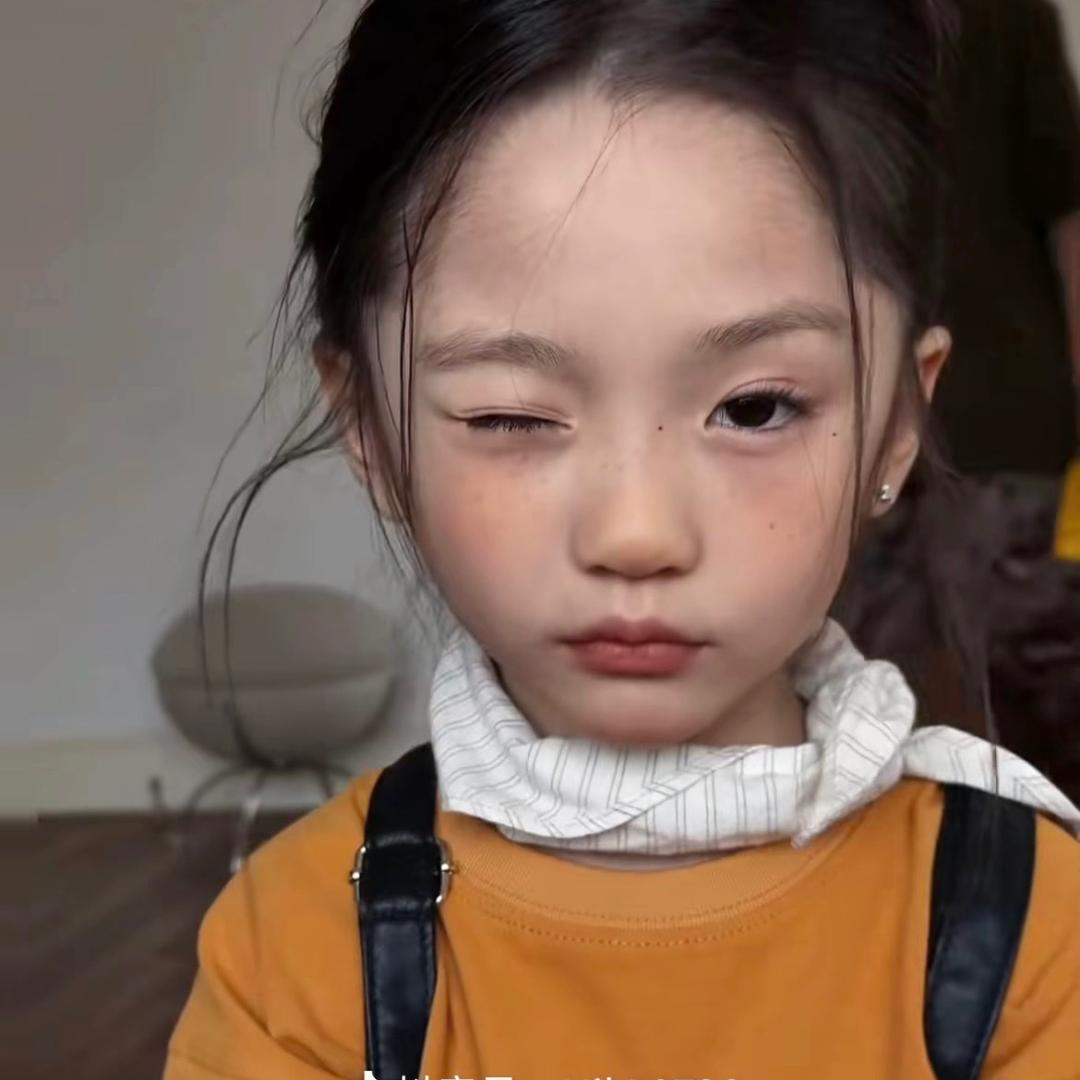 佳佳。