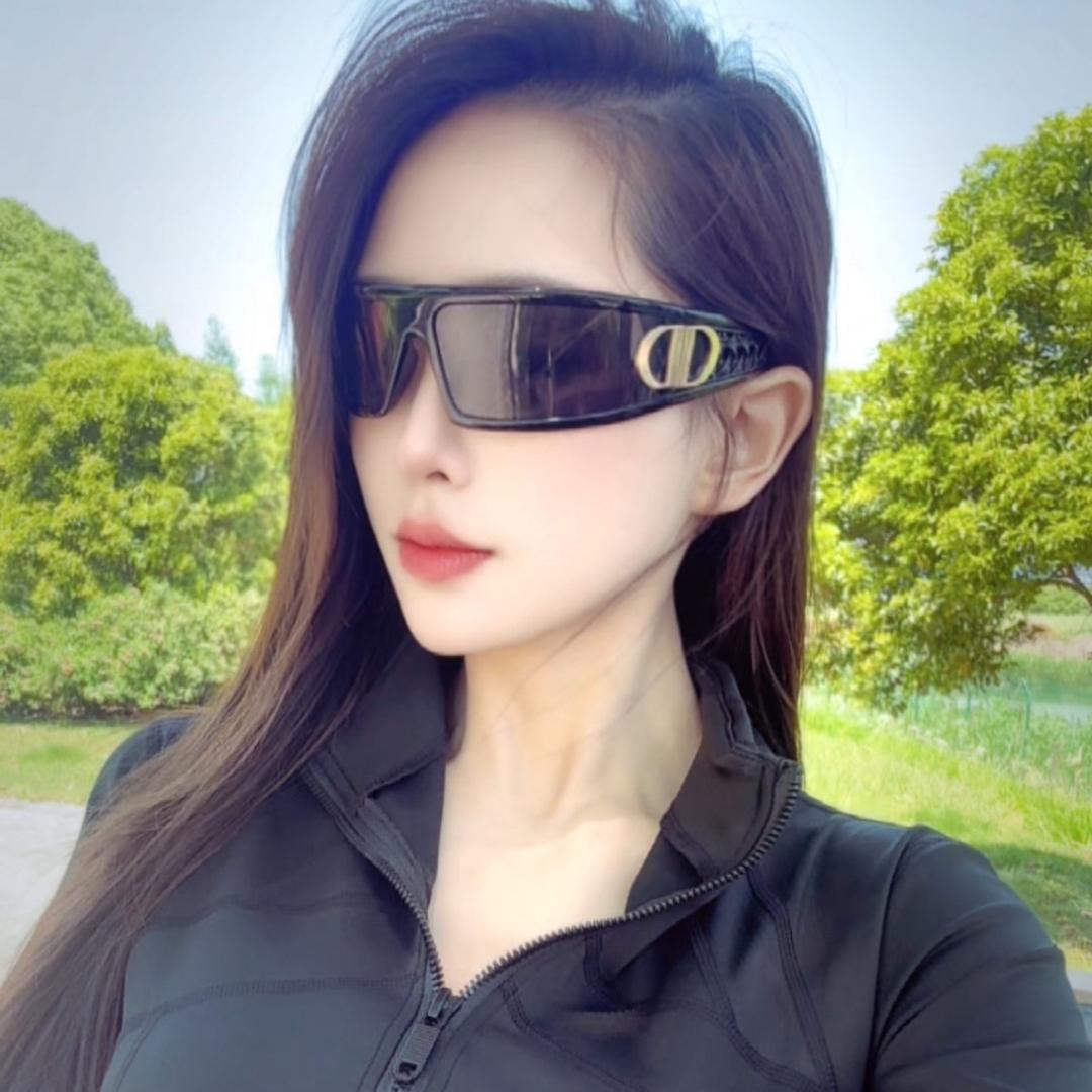 @大静子爱穿搭