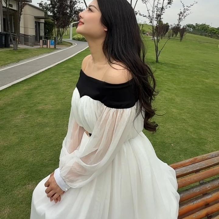 村里有个姑娘