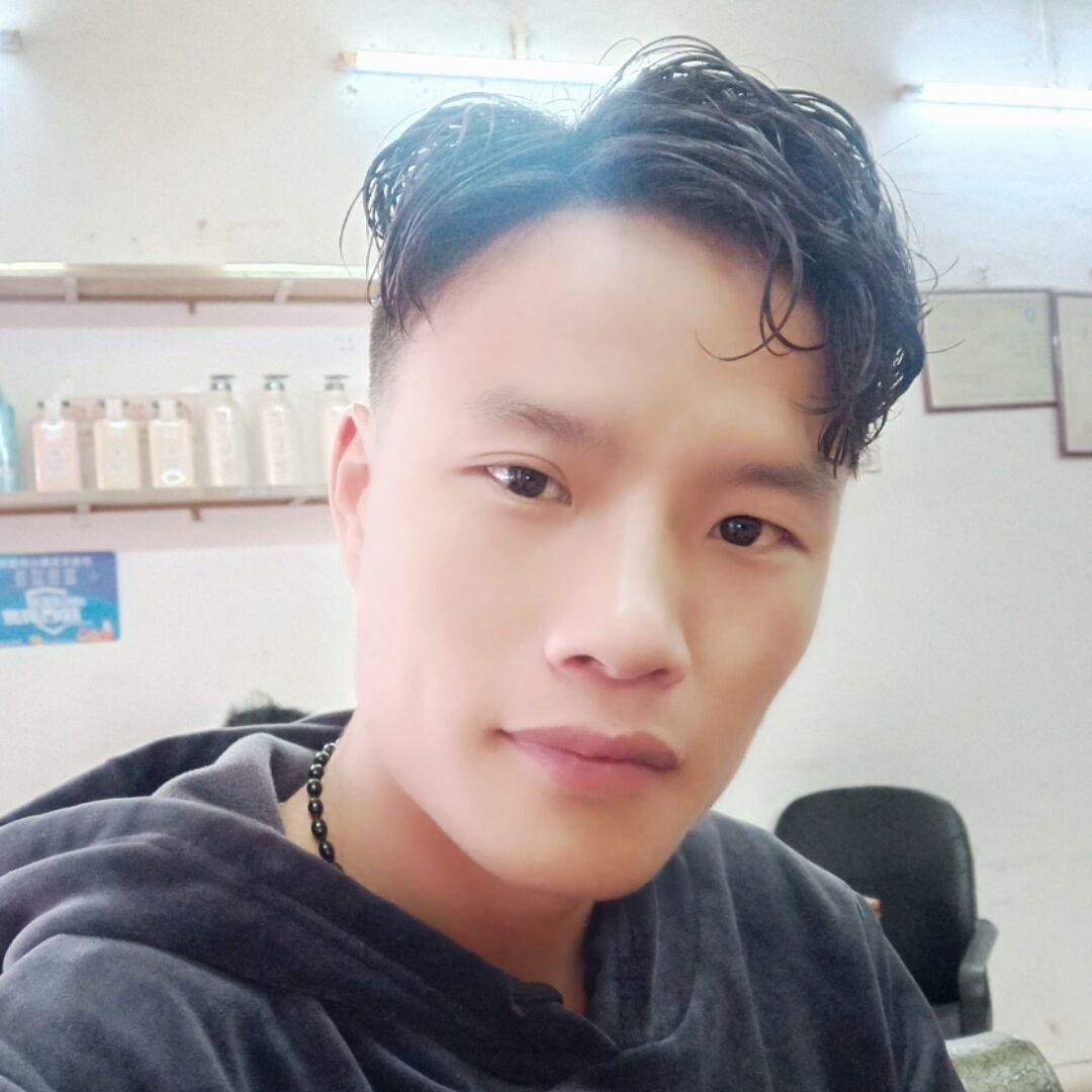 漆黑中的萤火虫🎐