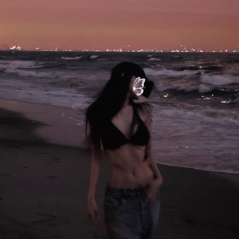 𝑯𝒚𝒑𝒐𝒄𝒓𝒊𝒕𝒆.