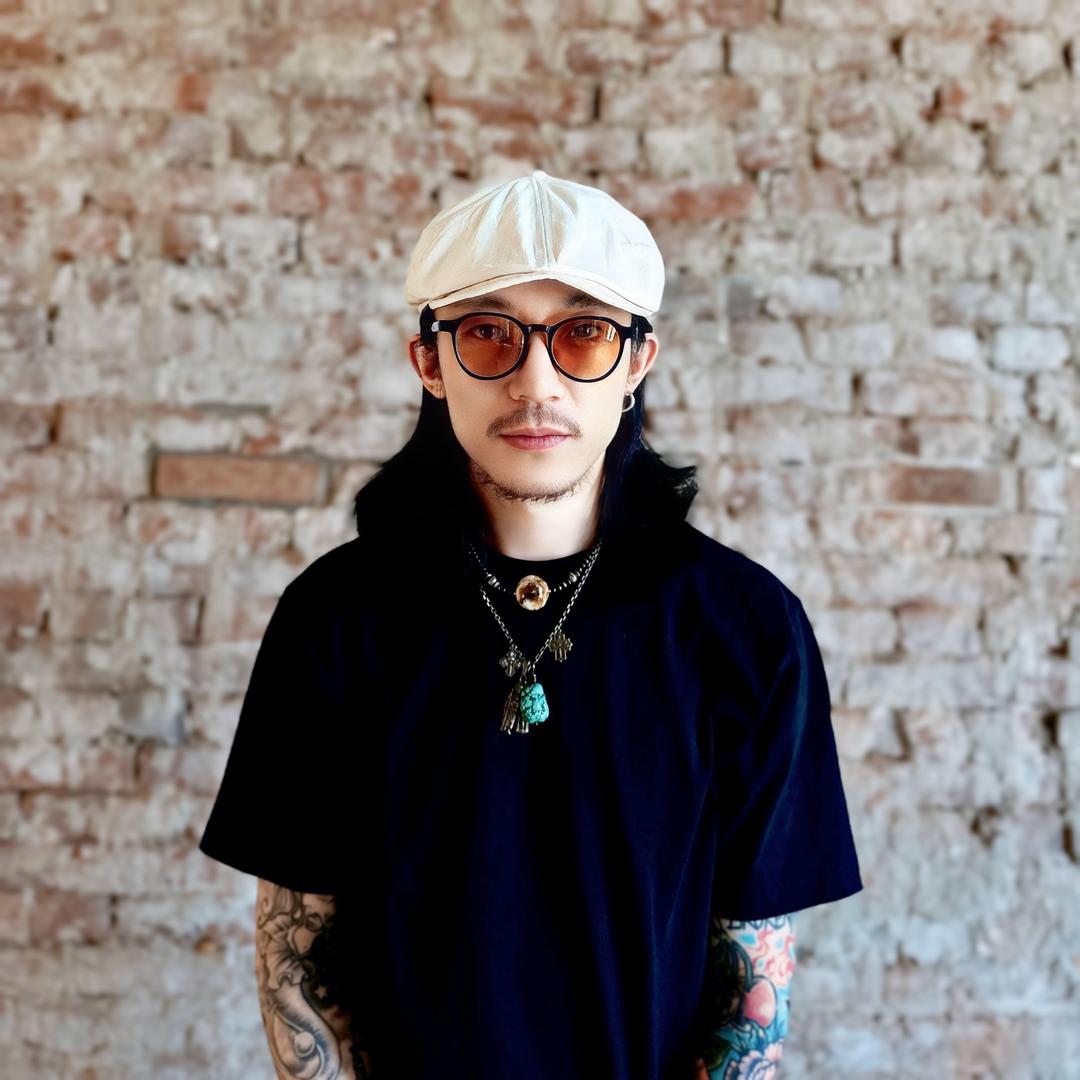 烫手瓦砾乐队主唱 火丁