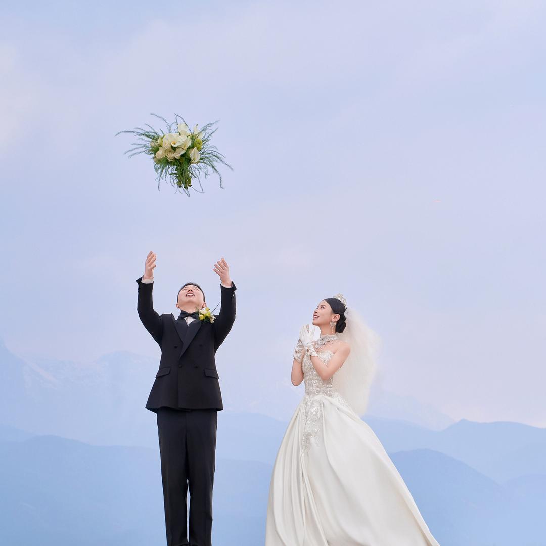 A·他说请我吃饭的