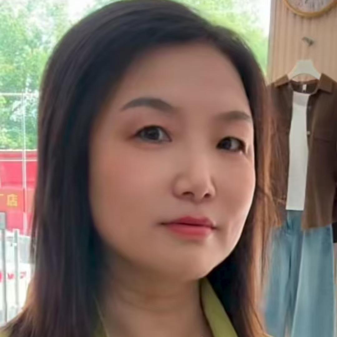 雪莉莱服装工厂店