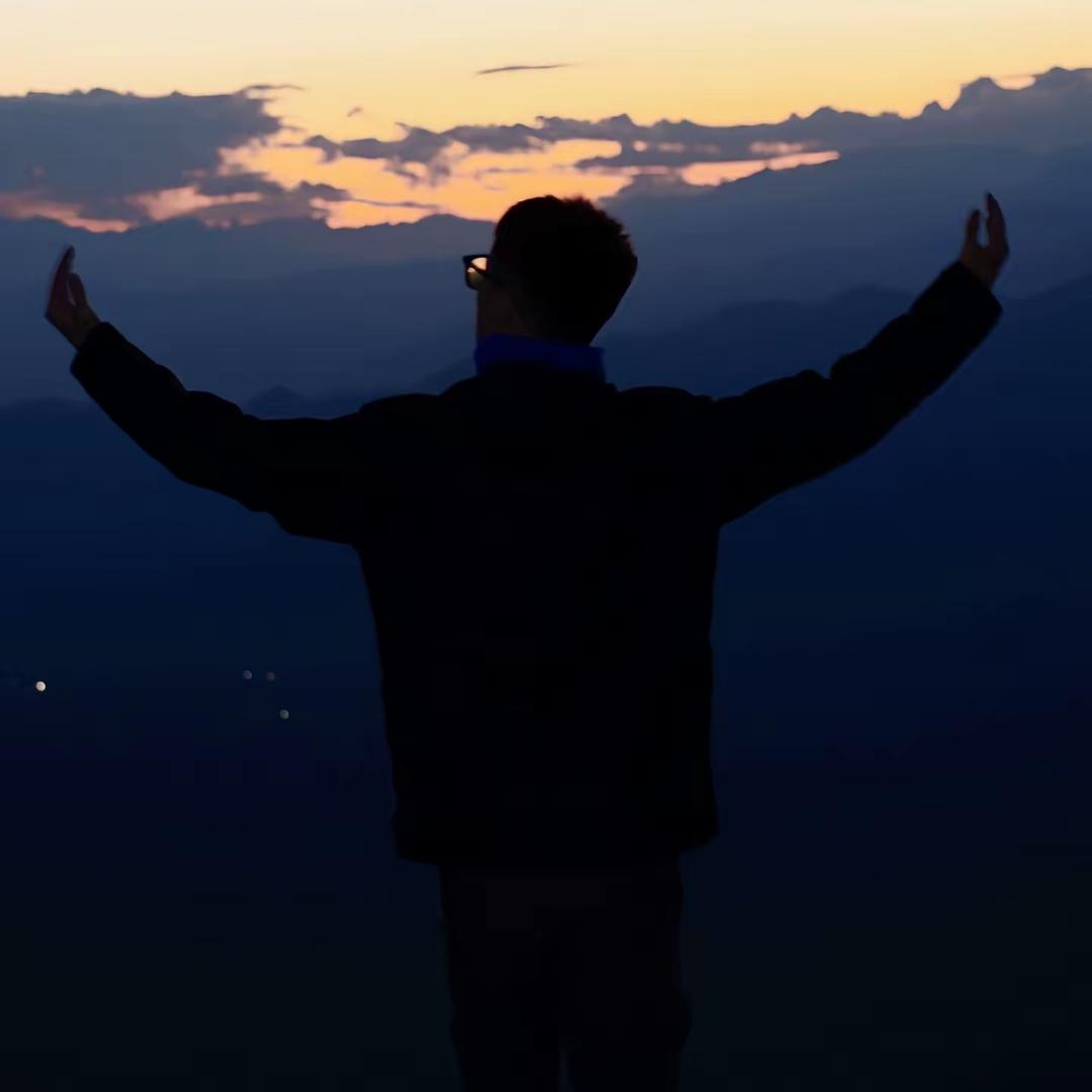 躺在草原上的风