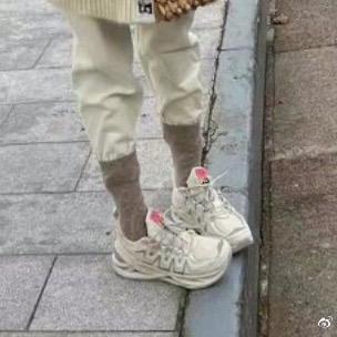 拘谨的社恐