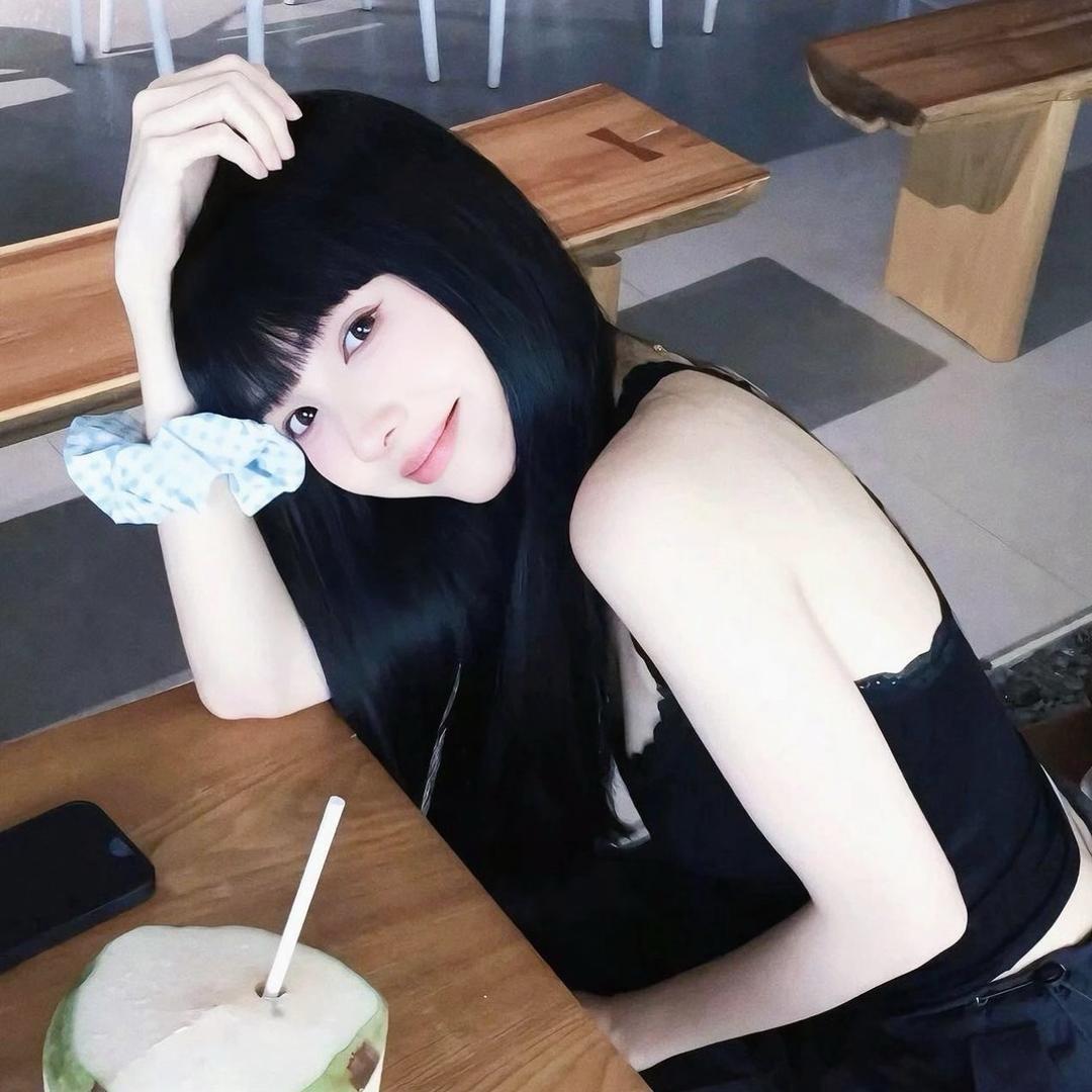 Ꮤ..