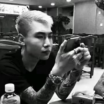 王德發.