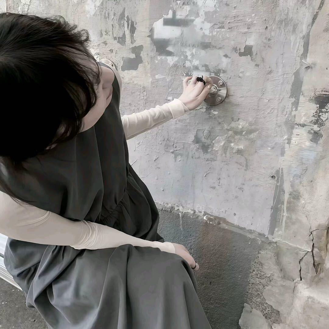 ￴ ￴ ￴￴ ￴￴    悲