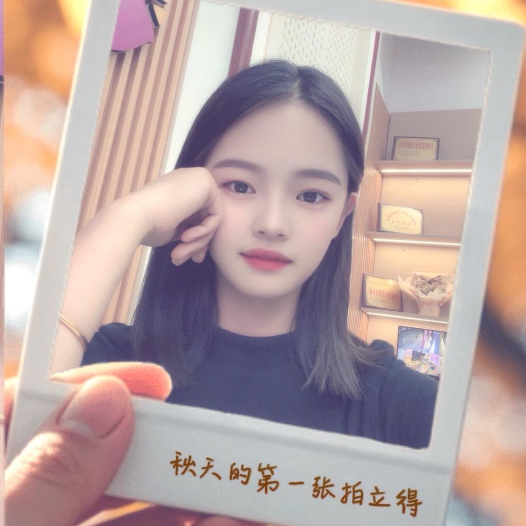 @何静