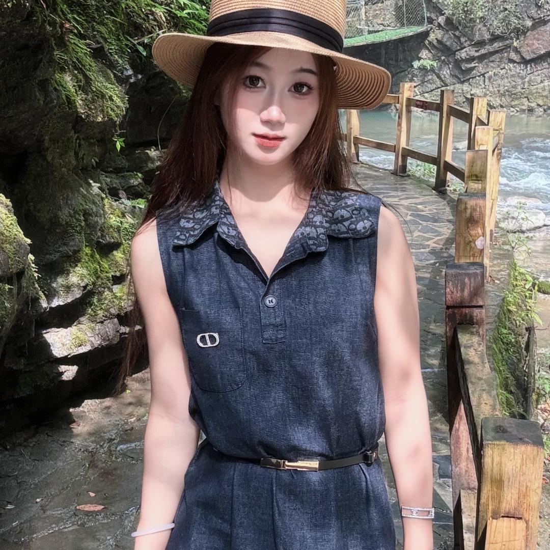 安安.