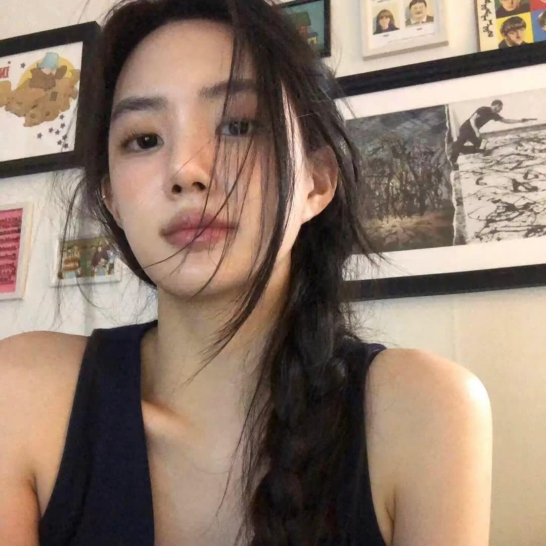 暪