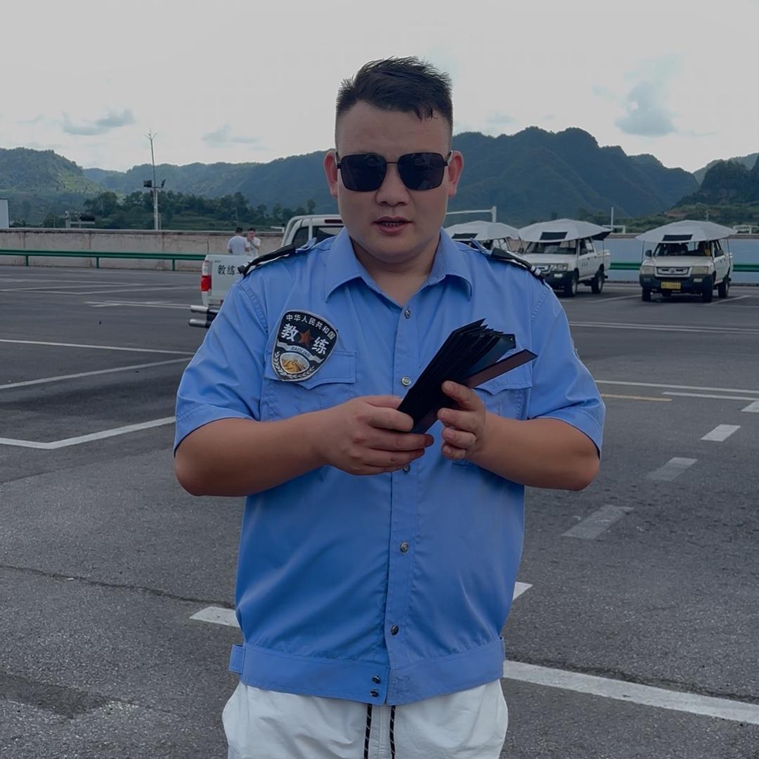 先拿证再付饶经理