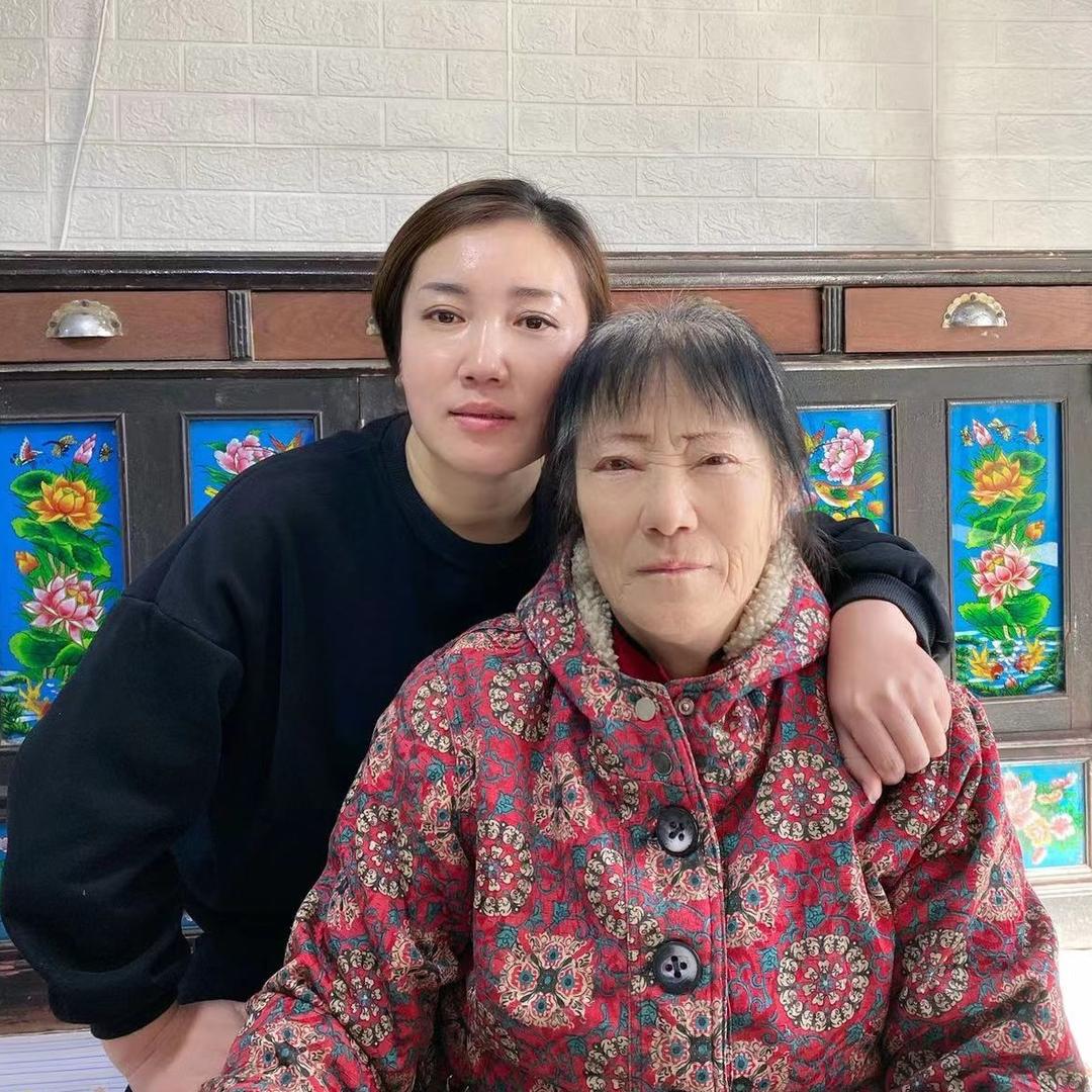 百万姐一家人