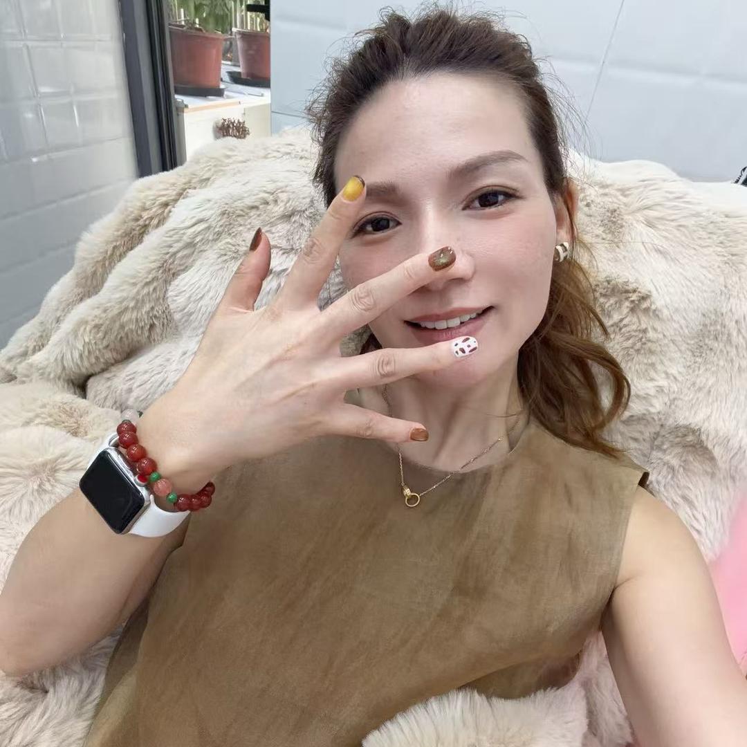 甜果美甲上海闵行七宝万科店