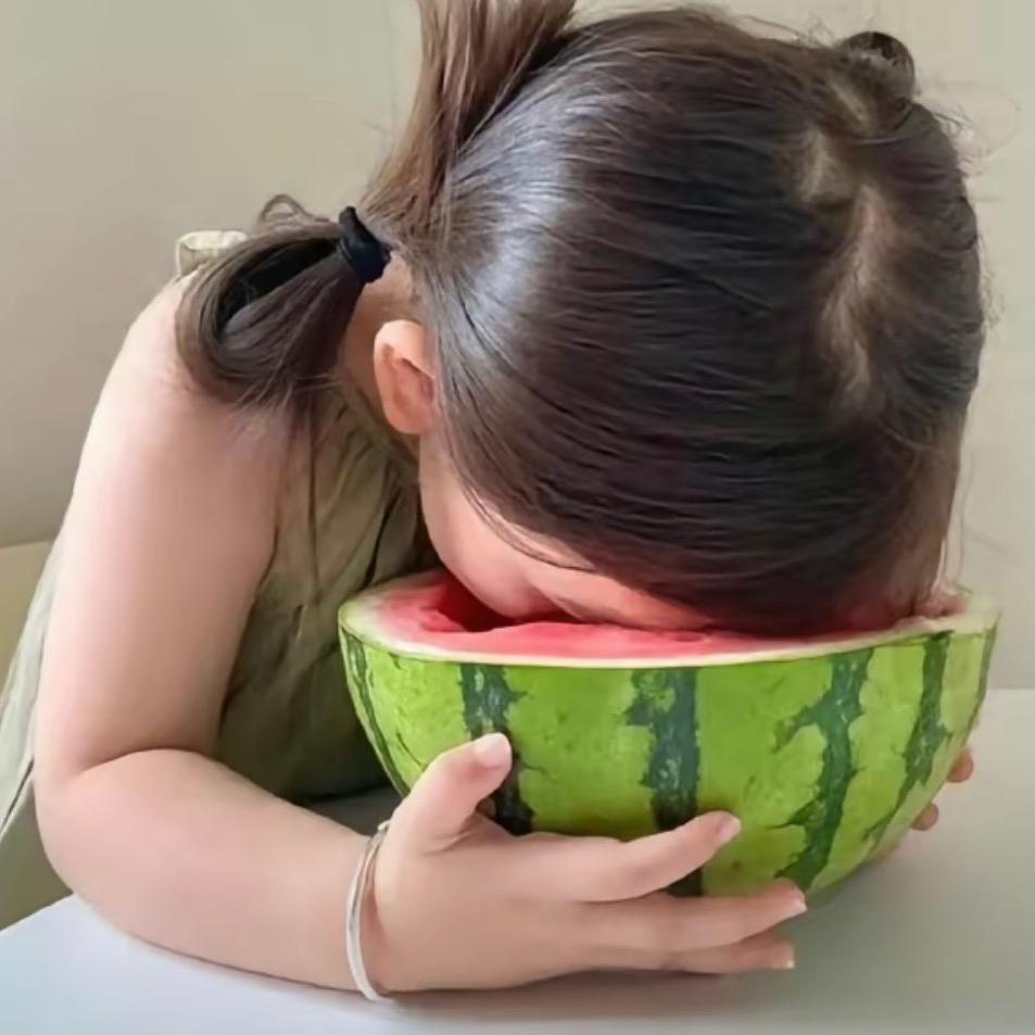 小娟在种瓜🍉