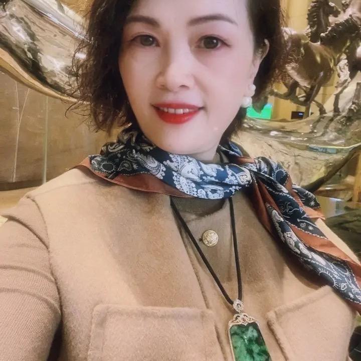 小家碧玉 爱笑