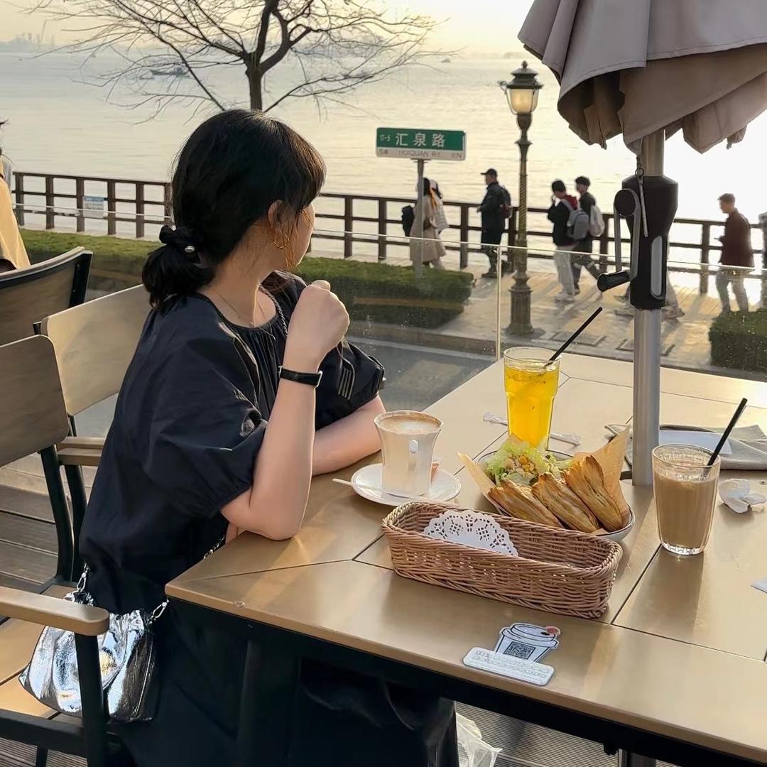 即墨李哈尼女装洛米橙