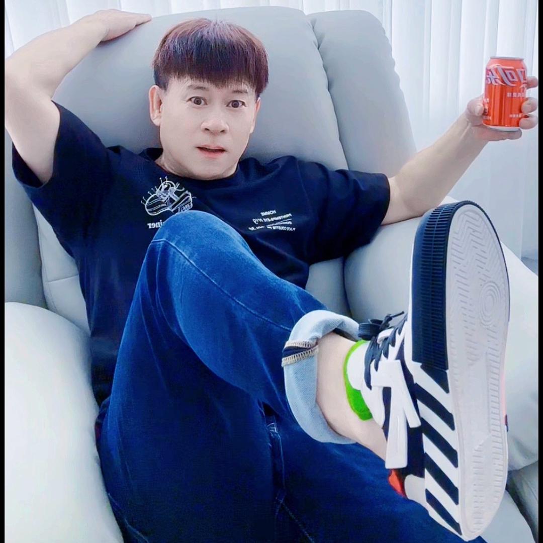 罗  寒