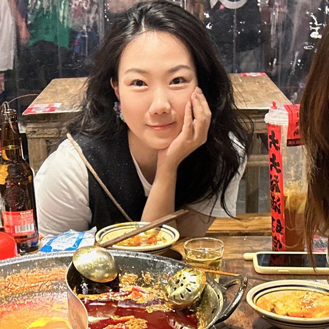 在南山大道开火锅串串咖啡店的老板娘