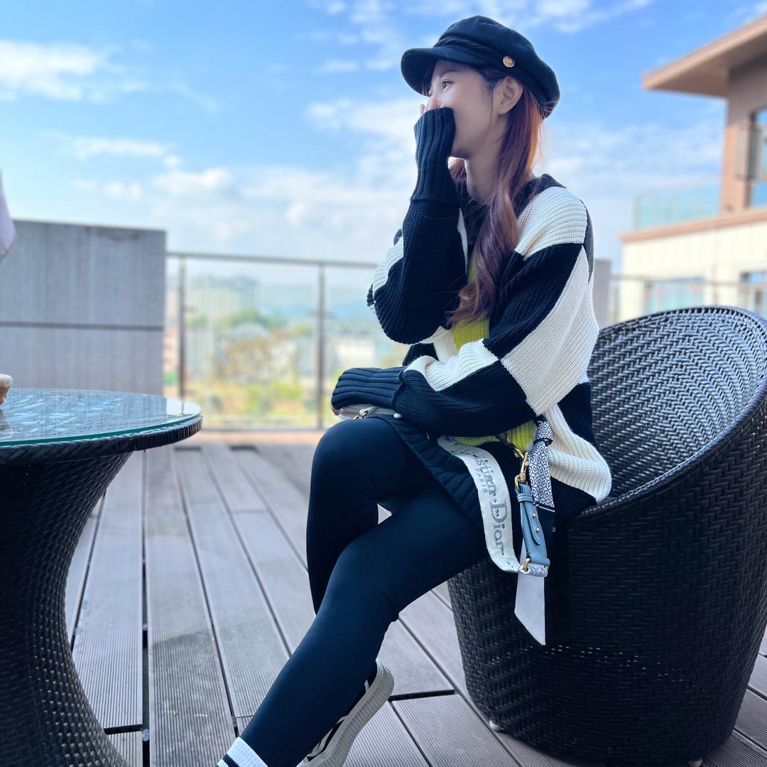 娇儿探黄山💋