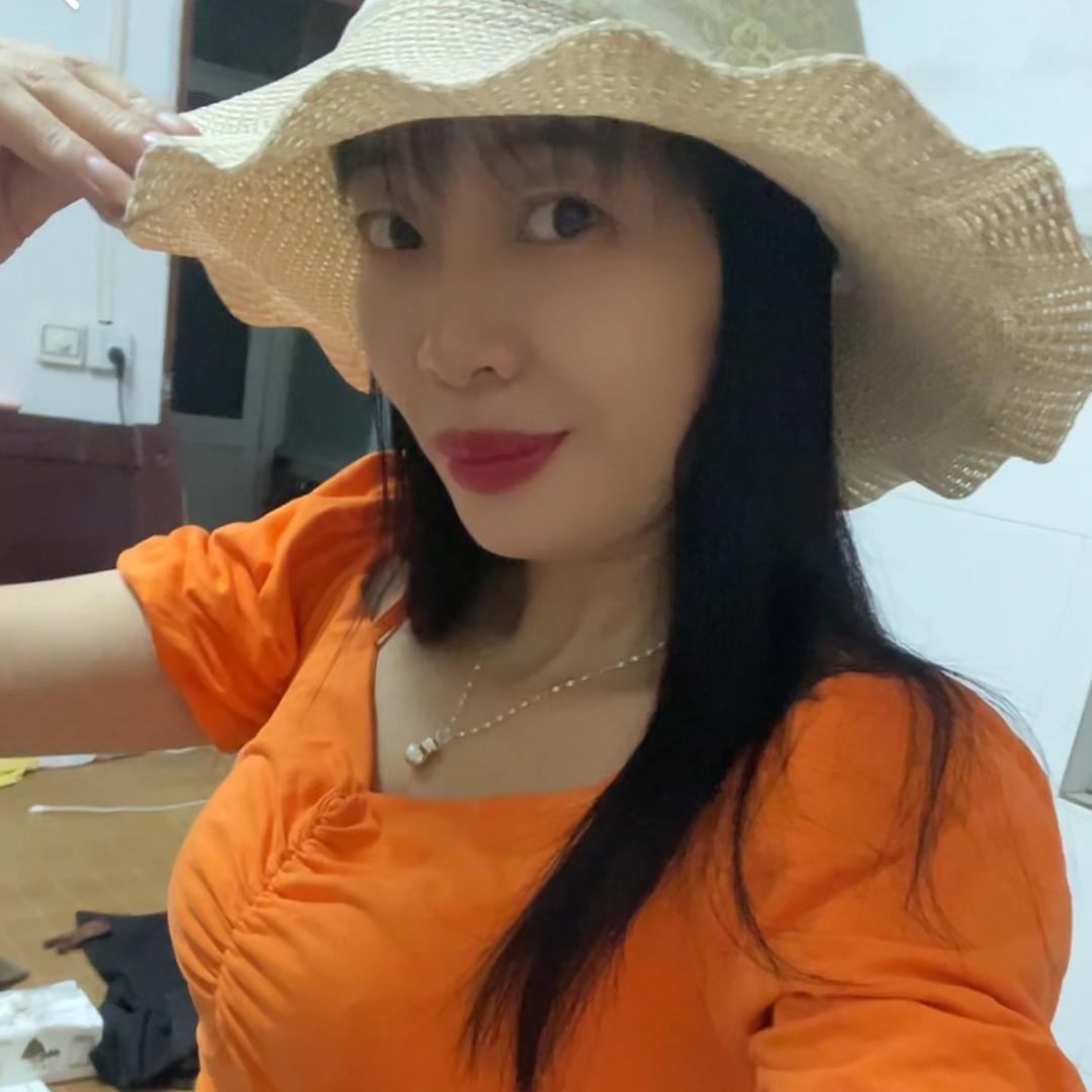 我🌹在等一场雨☔️⛈️☔️