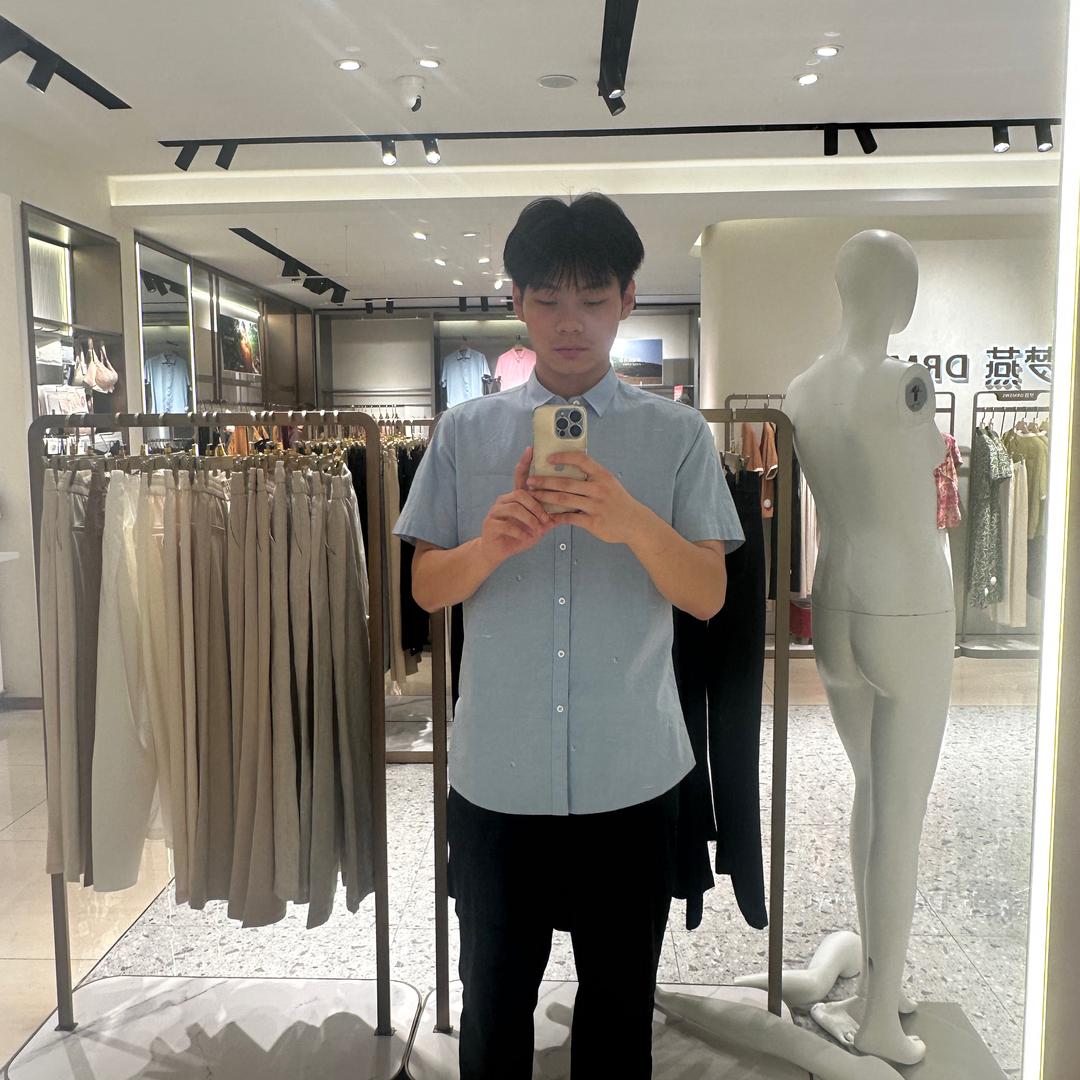 新生路梦燕导购小枫