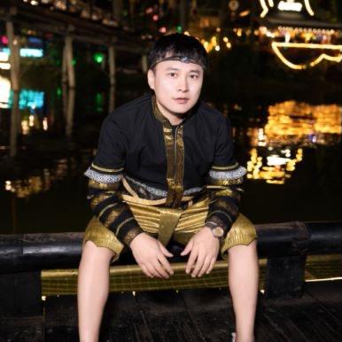 岳明 努力前行