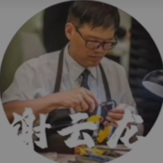 老镜匠谢云龙  修理眼镜