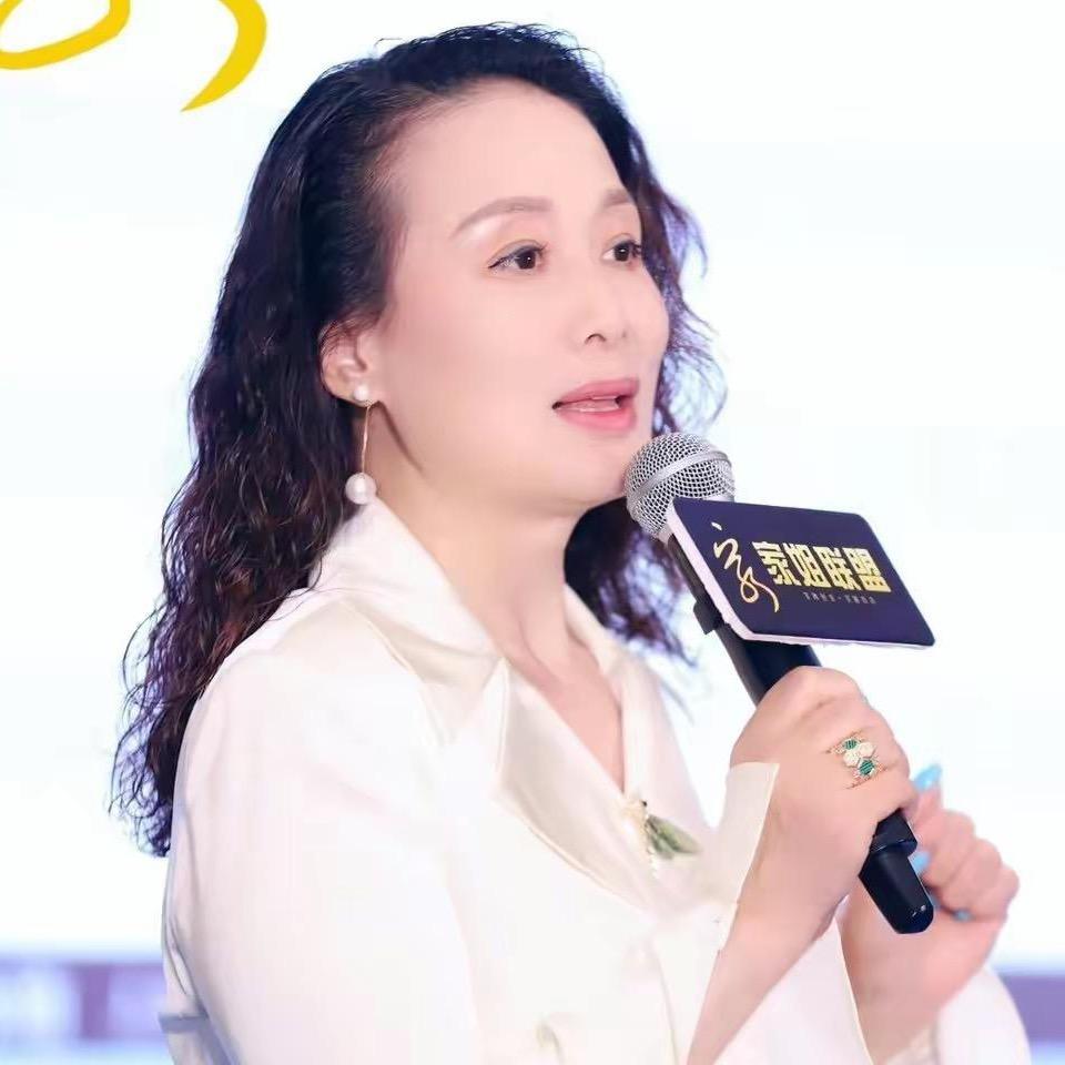 家姐·小羽佳家政董事长