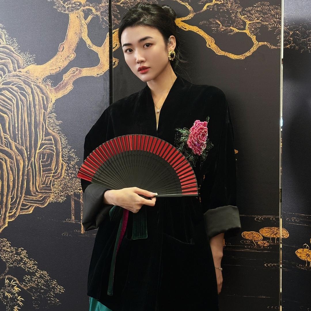 深圳美黛风轻奢高定时装
