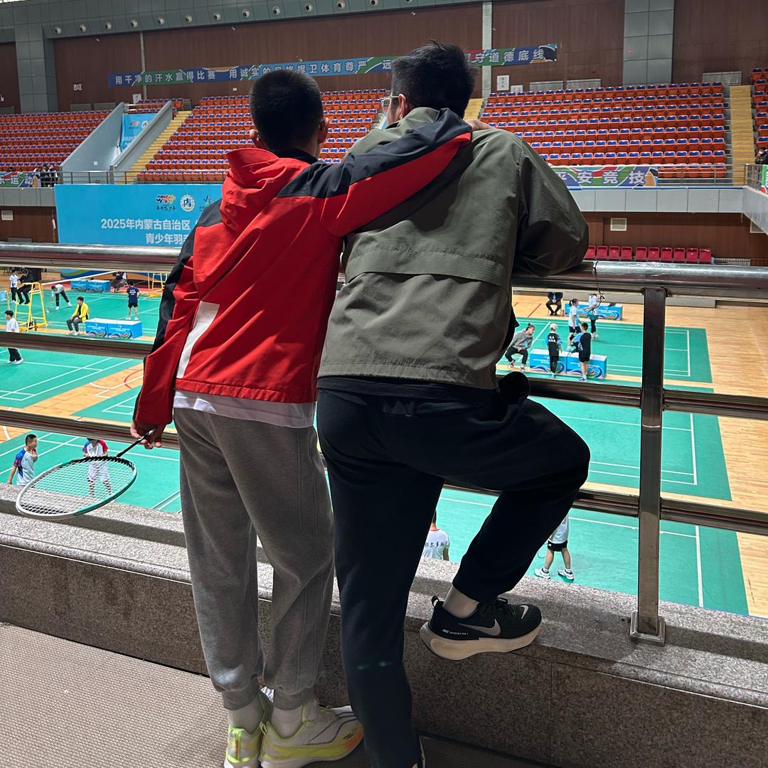 张亚东
