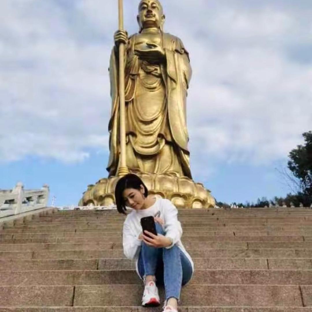 八月晓姐姐