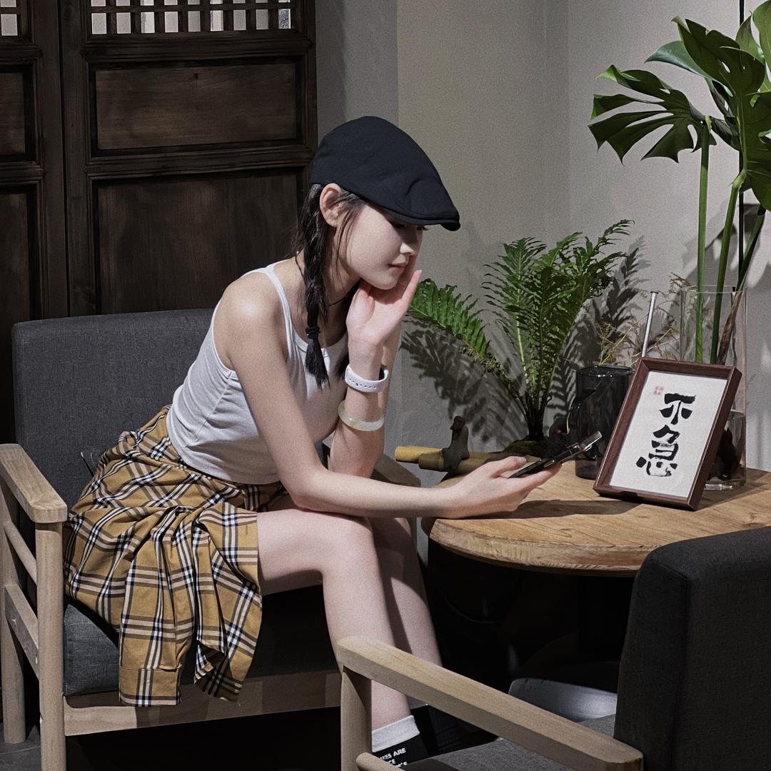 A.  🌗 小阿甜  🌙