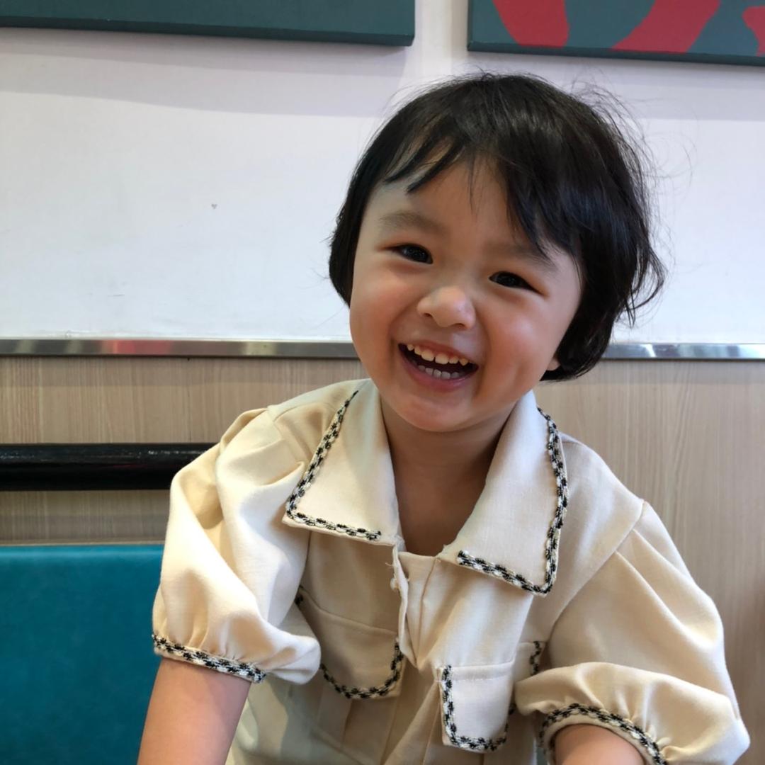 老阳弹钢琴