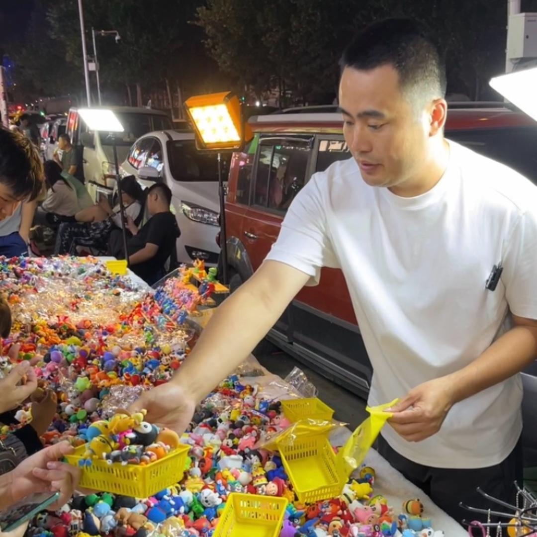 超哥潮玩摆摊记