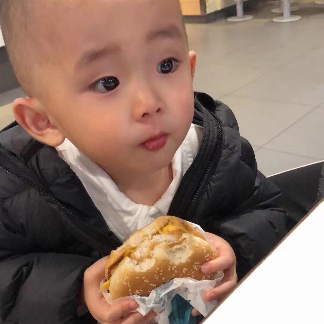 铭铭爱吃汉堡包