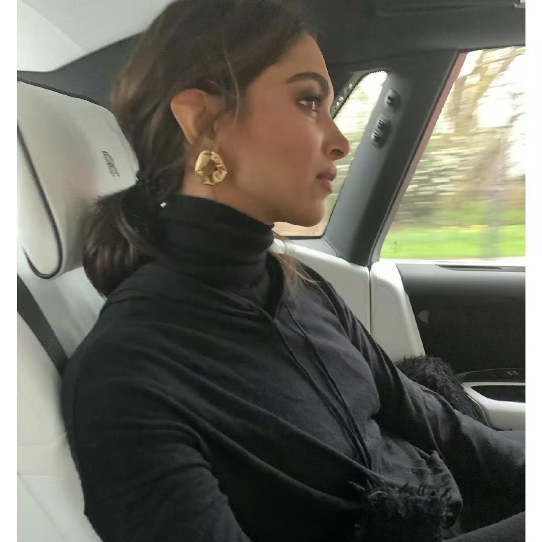 deepika🐳