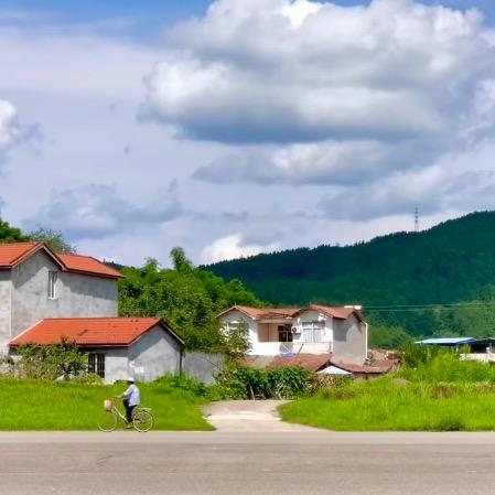 屋顶上的拾荒人