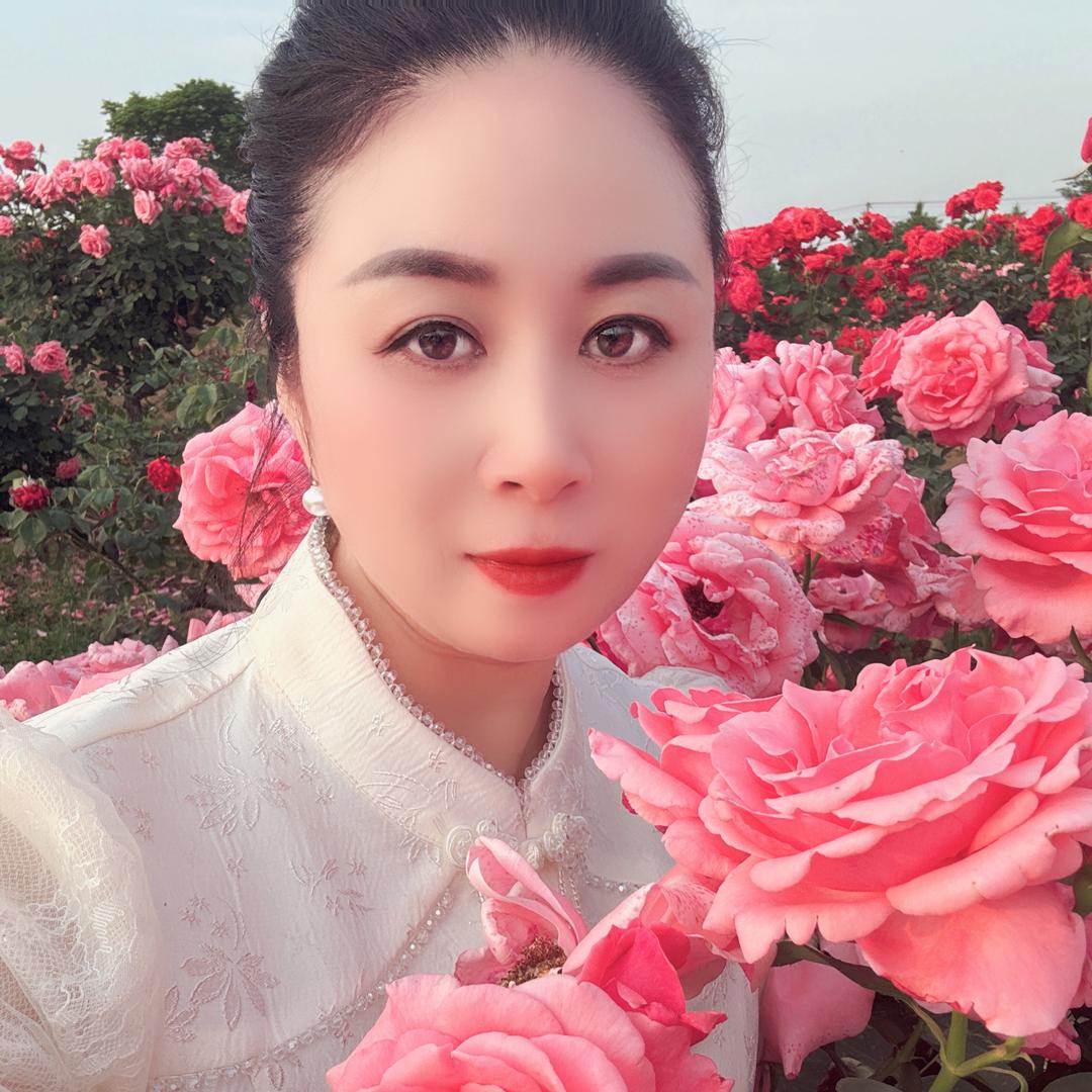 鲁家三小姐（铂尔曼前台）
