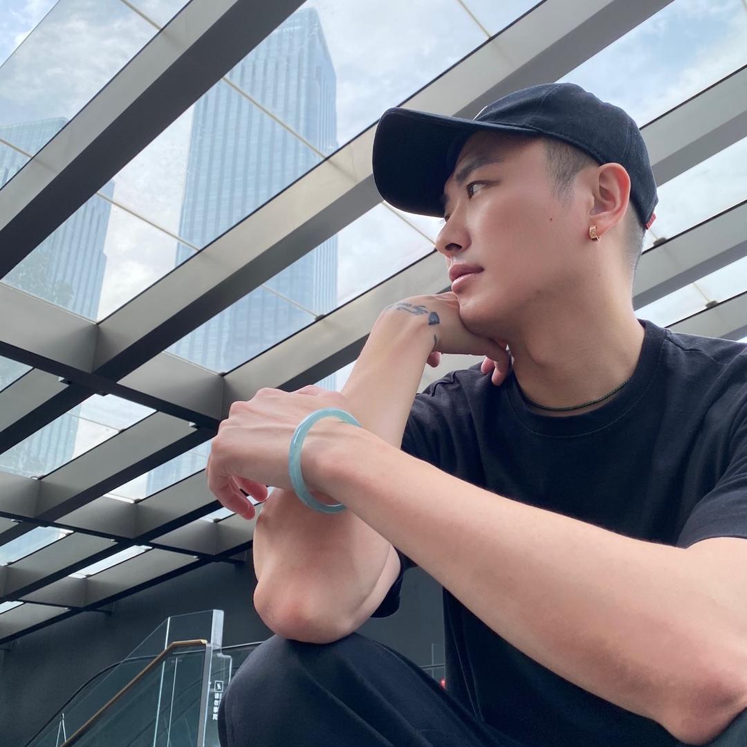 感哥男生翡翠手镯