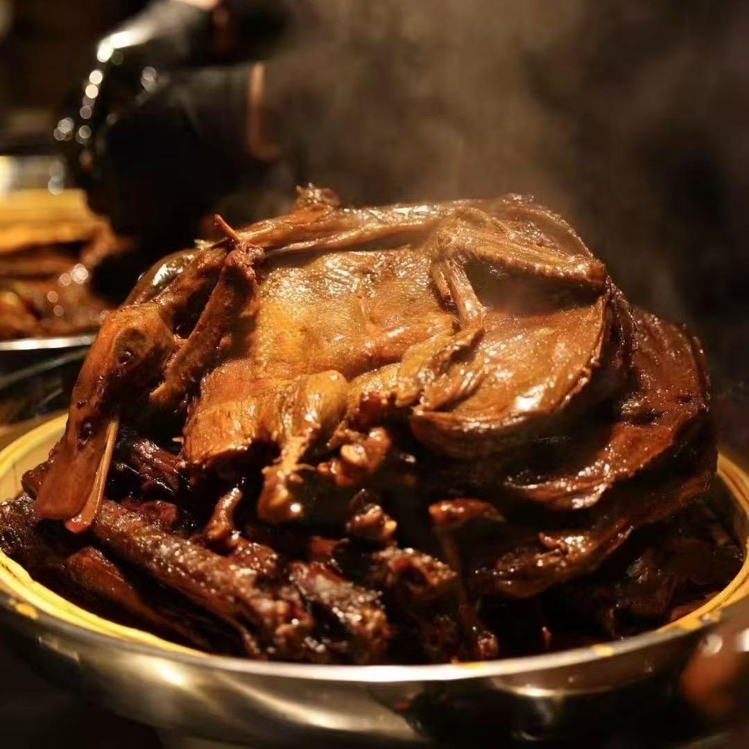 卖酱板鸭的小老头