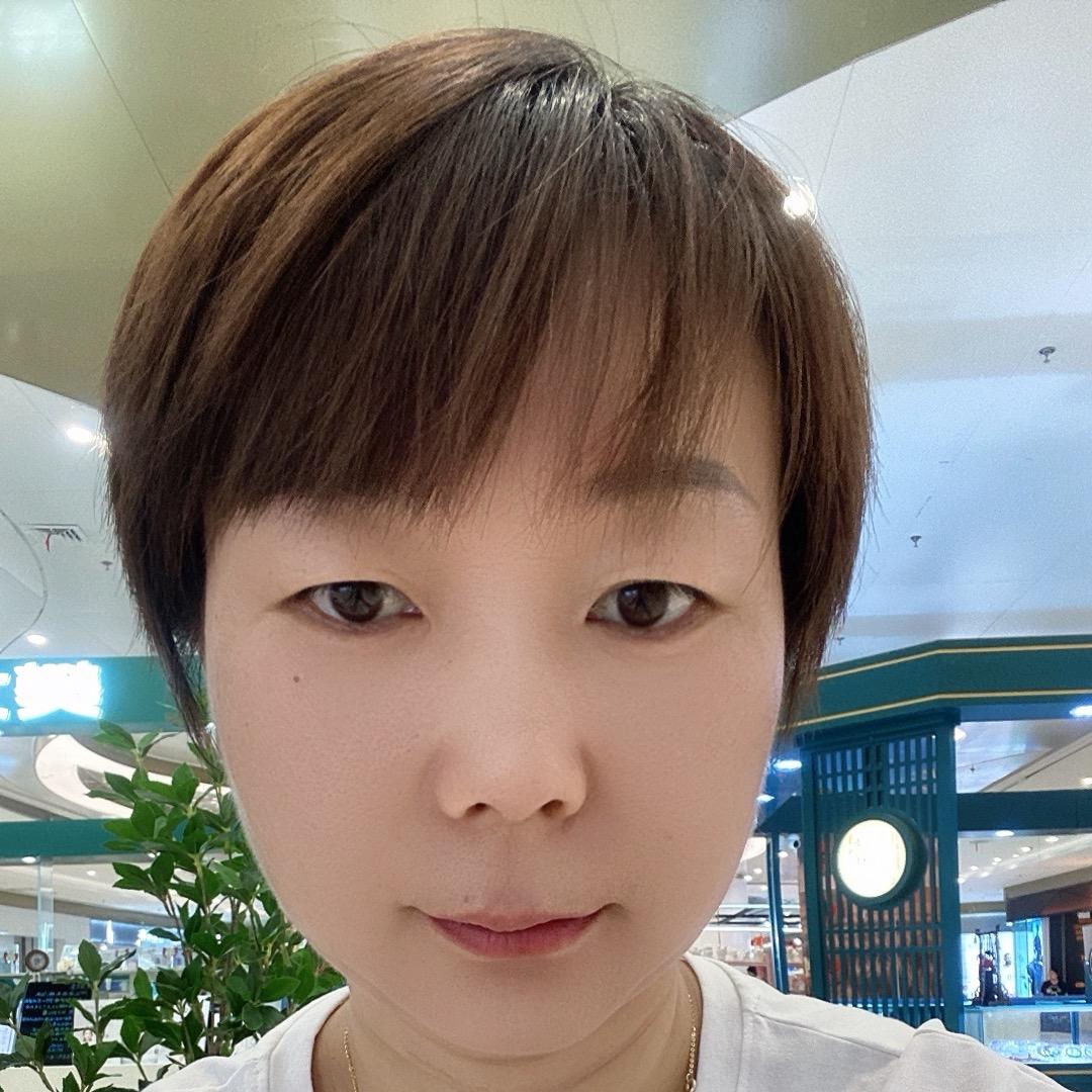 莹莹妈.