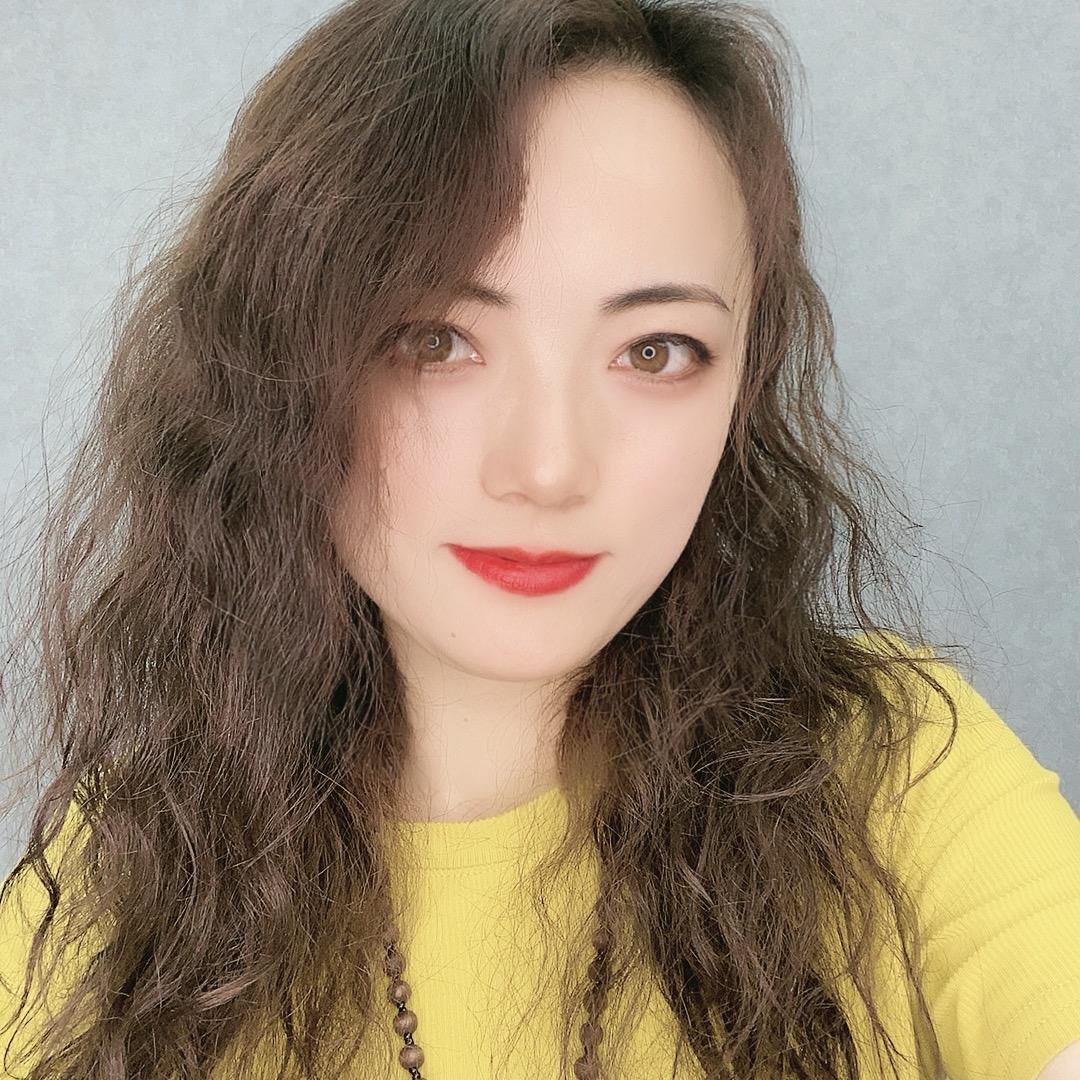 耶纶华洛苏州潮素服饰有限公司女装专卖店