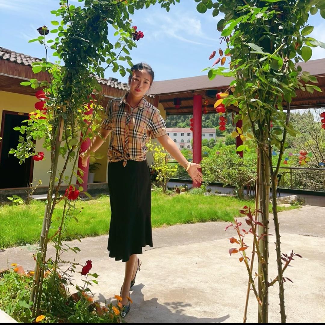 宏琳山庄老板娘