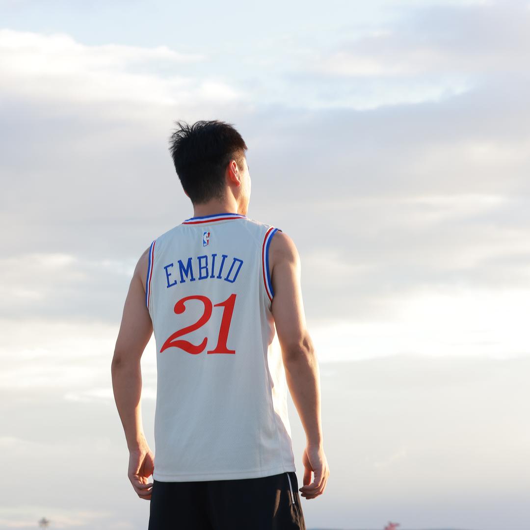 骑摩托的关二哥