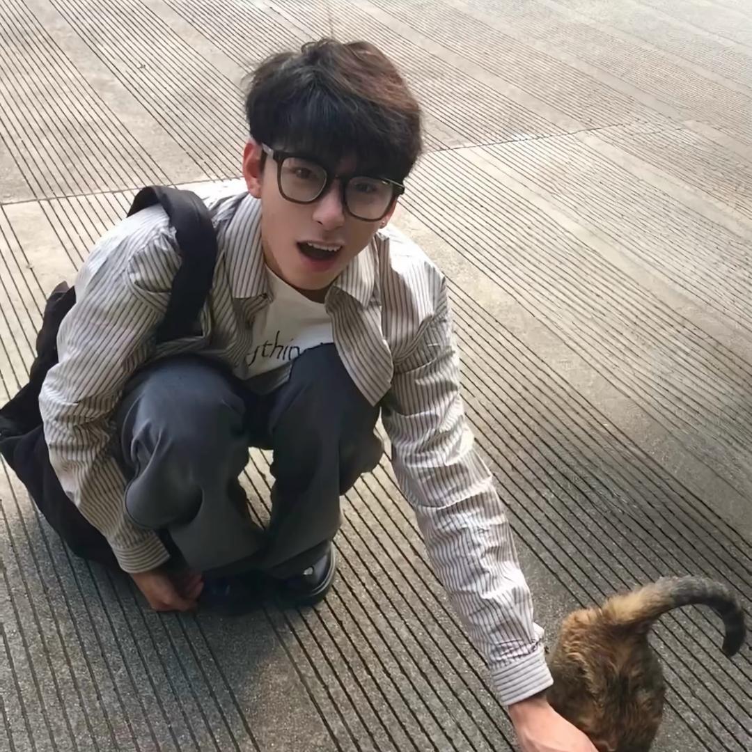 哈哈