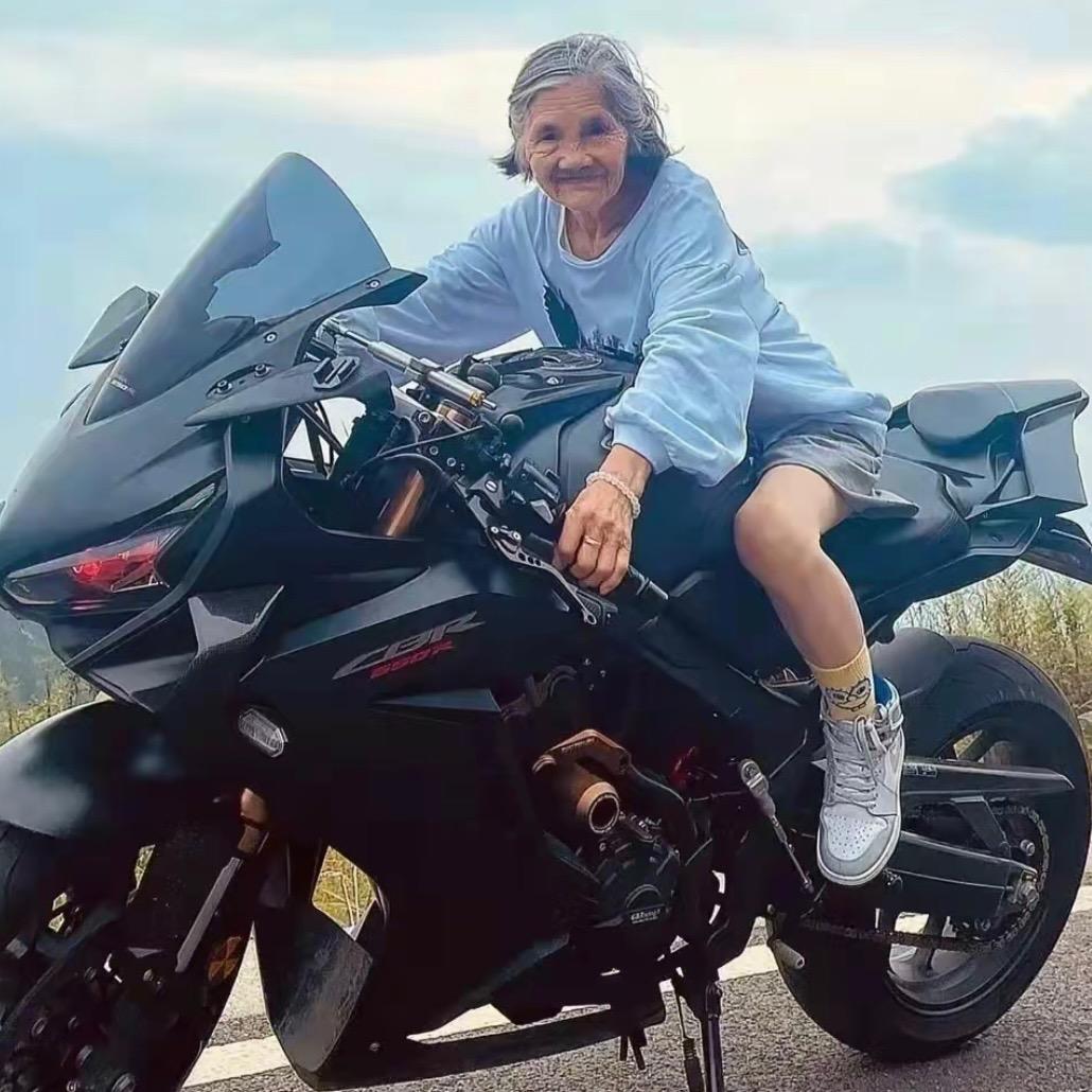 60岁的寻爱老太太