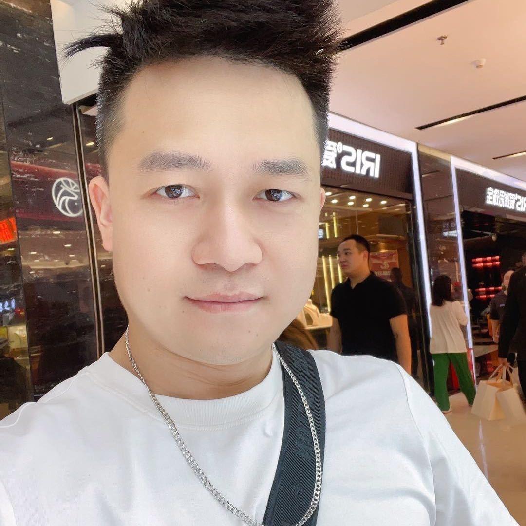 灿哥在水贝卖银铂