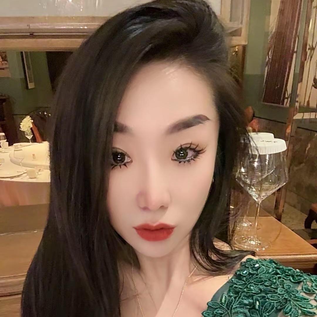 丫丫时尚女人服装店
